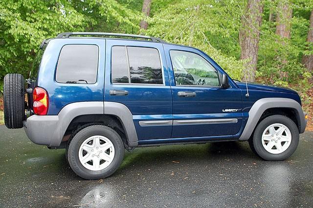 Jeep Liberty 2004 photo 4