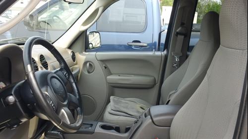 Jeep Liberty 2004 photo 2