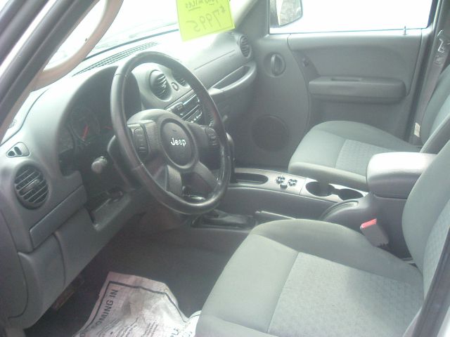 Jeep Liberty 2005 photo 4