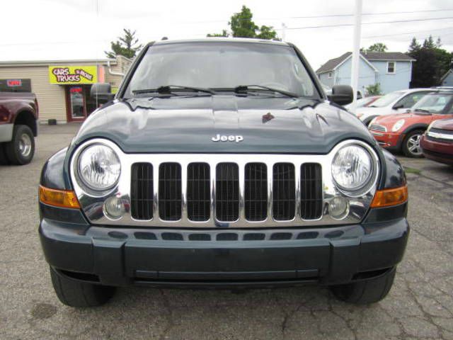 Jeep Liberty 2005 photo 2