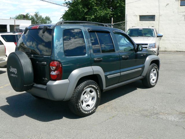 Jeep Liberty 2005 photo 11
