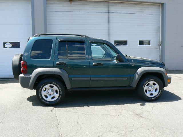 Jeep Liberty 2005 photo 12