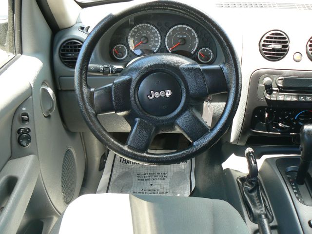 Jeep Liberty 2005 photo 4