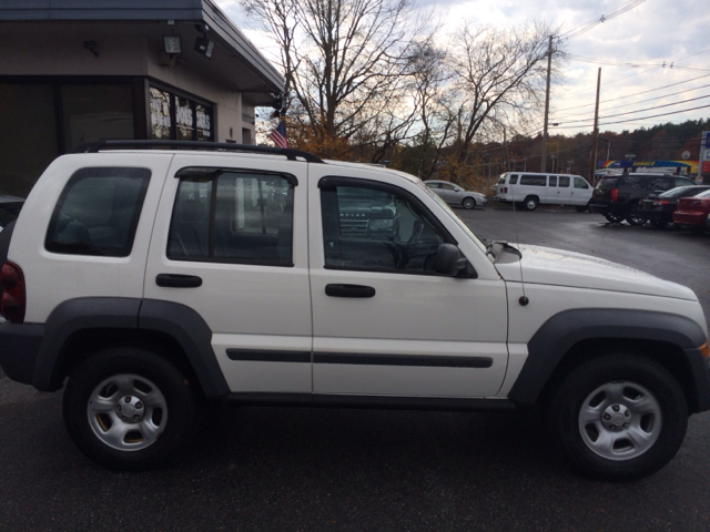 Jeep Liberty 2005 photo 2
