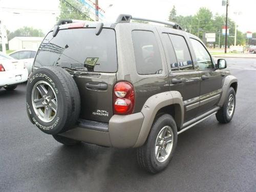 Jeep Liberty 2005 photo 2