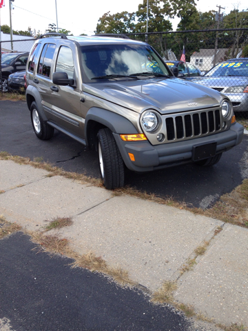 Jeep Liberty 2005 photo 2