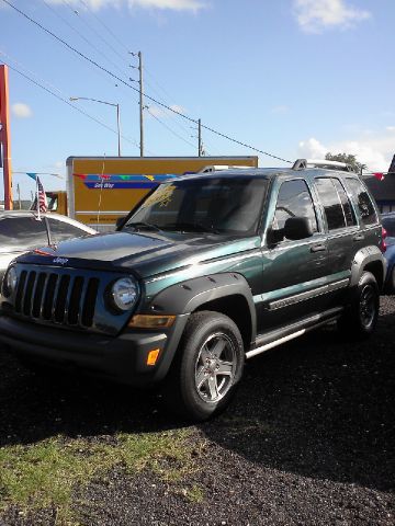 Jeep Liberty 2005 photo 2