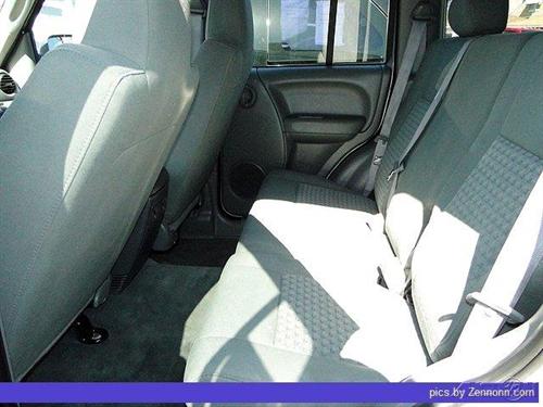 Jeep Liberty 2005 photo 2