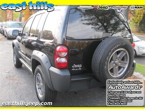 Jeep Liberty 2005 photo 2