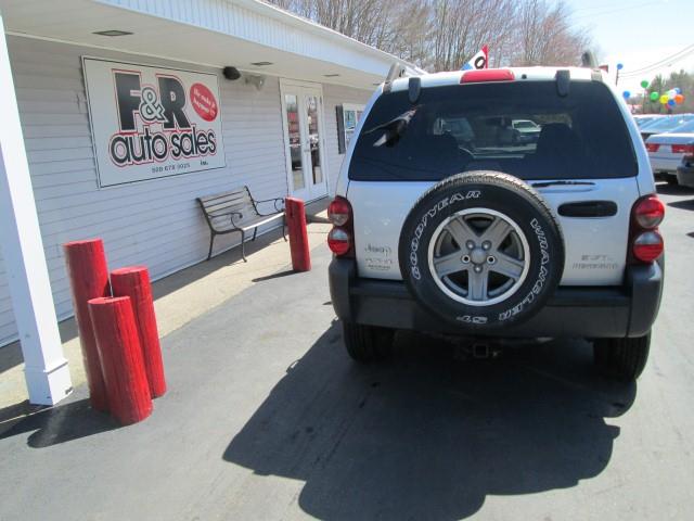 Jeep Liberty 2005 photo 1