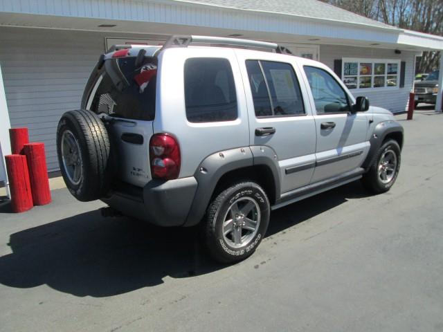 Jeep Liberty 2005 photo 2