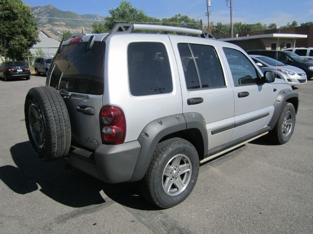 Jeep Liberty 2005 photo 2