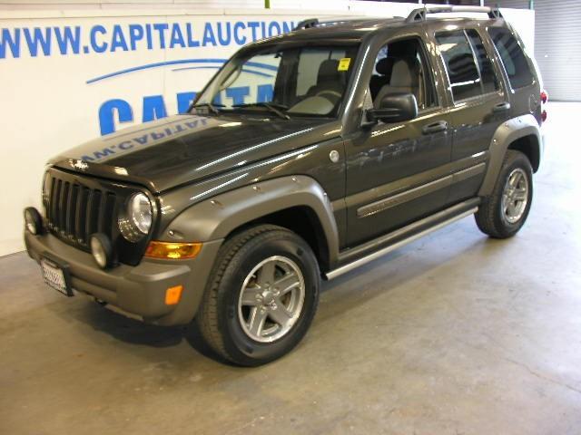 Jeep Liberty 2005 photo 2