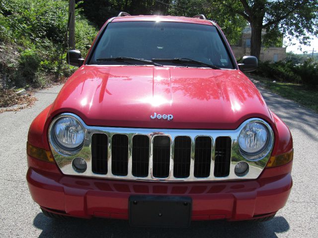 Jeep Liberty 2005 photo 2
