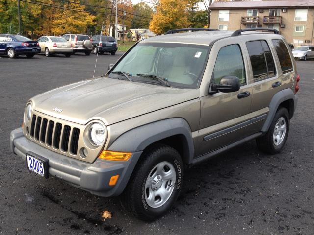 Jeep Liberty 2005 photo 2