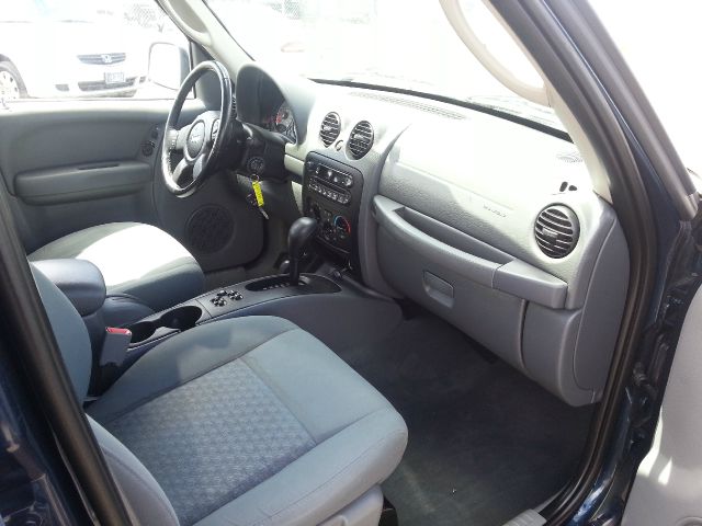 Jeep Liberty 2005 photo 8