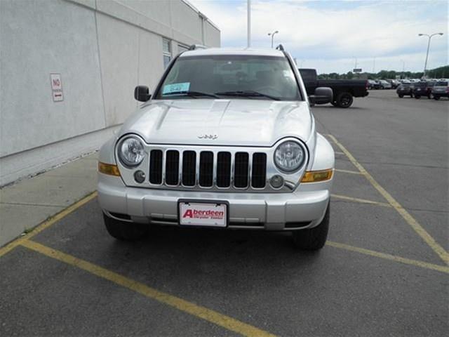 Jeep Liberty 2005 photo 2