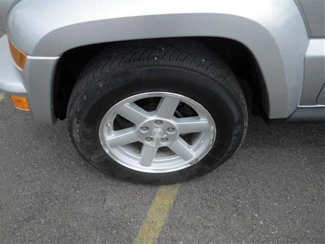 Jeep Liberty 2005 photo 3