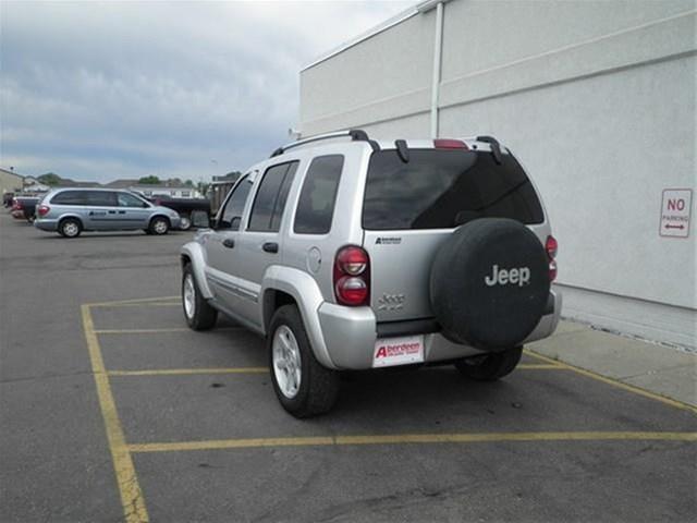 Jeep Liberty 2005 photo 4