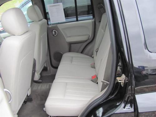Jeep Liberty 2005 photo 2