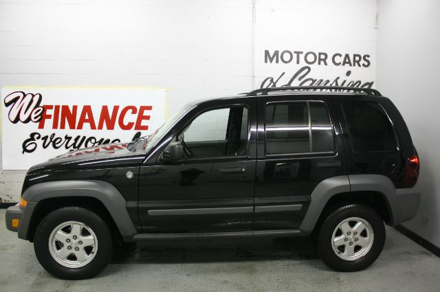 Jeep Liberty 2005 photo 2