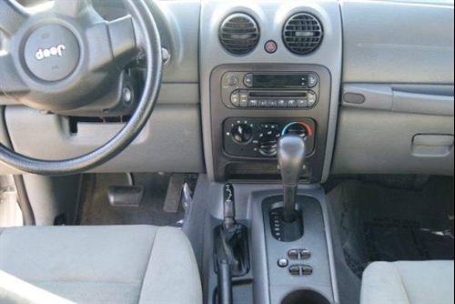 Jeep Liberty 2005 photo 3