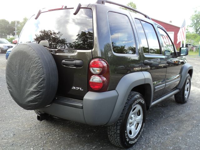 Jeep Liberty 2005 photo 2