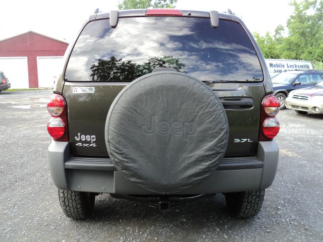 Jeep Liberty 2005 photo 4