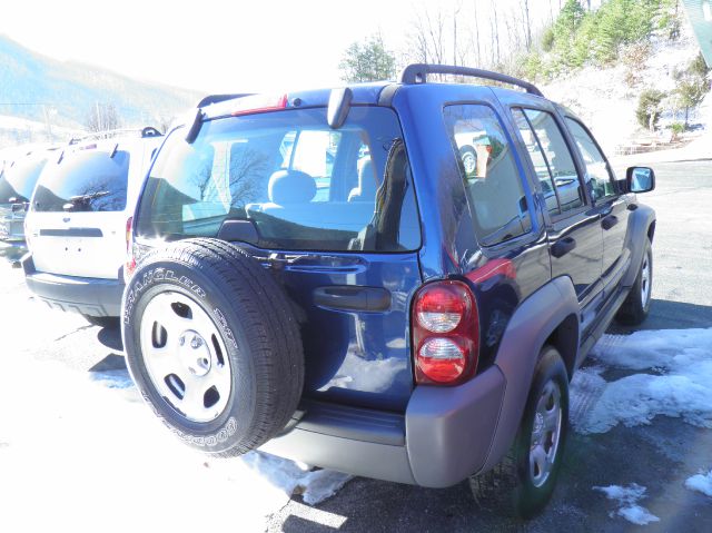 Jeep Liberty 2005 photo 2