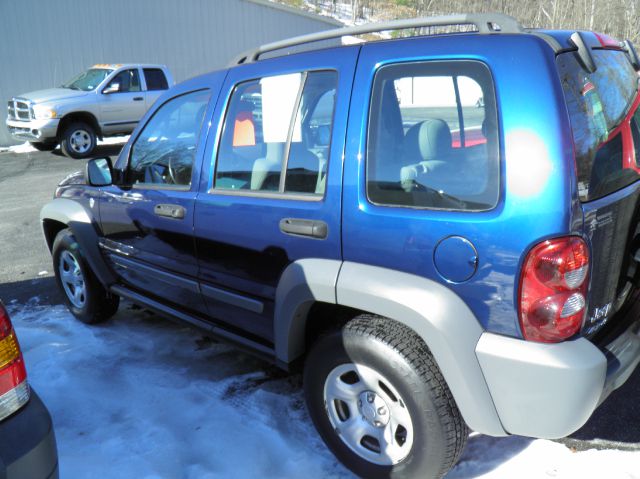Jeep Liberty 2005 photo 4