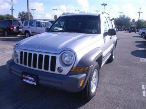 Jeep Liberty 2005 photo 2