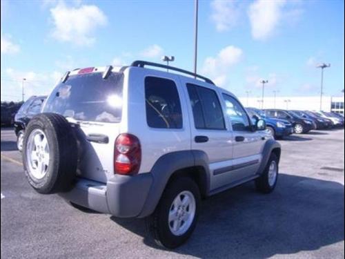 Jeep Liberty 2005 photo 4