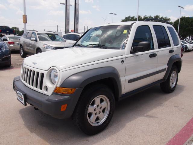 Jeep Liberty 2005 photo 2