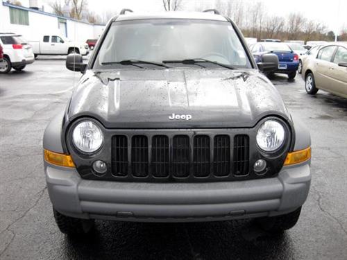 Jeep Liberty 2005 photo 2