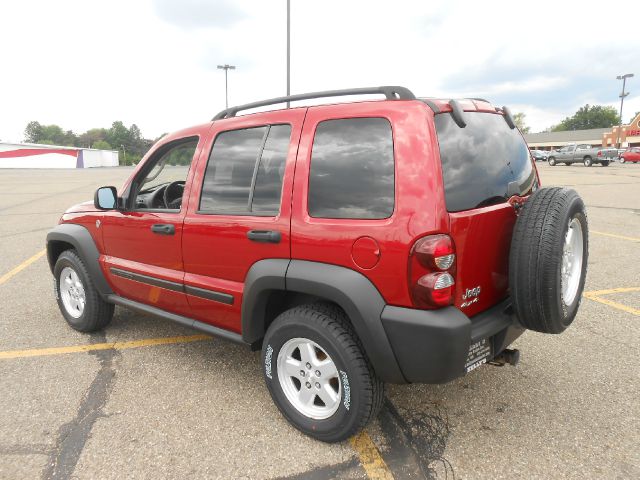Jeep Liberty 2005 photo 2