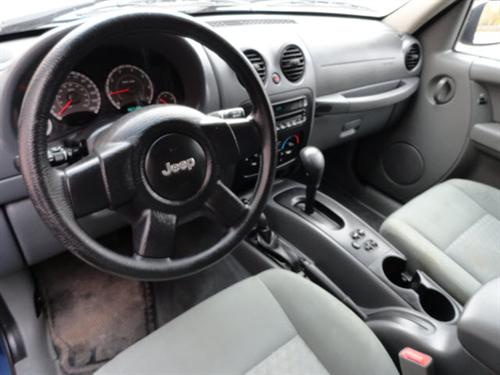 Jeep Liberty 2005 photo 2