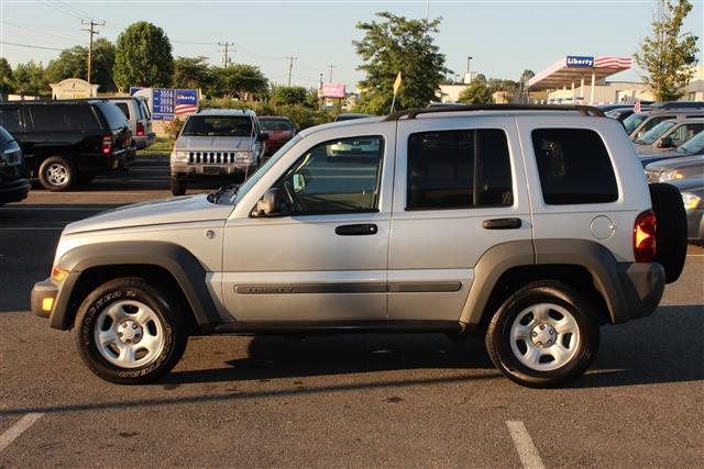 Jeep Liberty 2005 photo 2