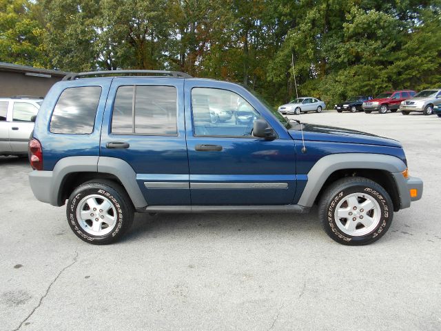 Jeep Liberty 2005 photo 3