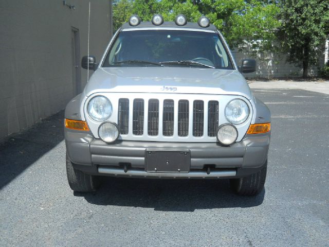 Jeep Liberty 2005 photo 4