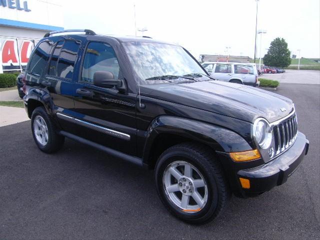 Jeep Liberty 2005 photo 2