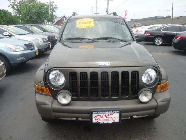 Jeep Liberty 2005 photo 10