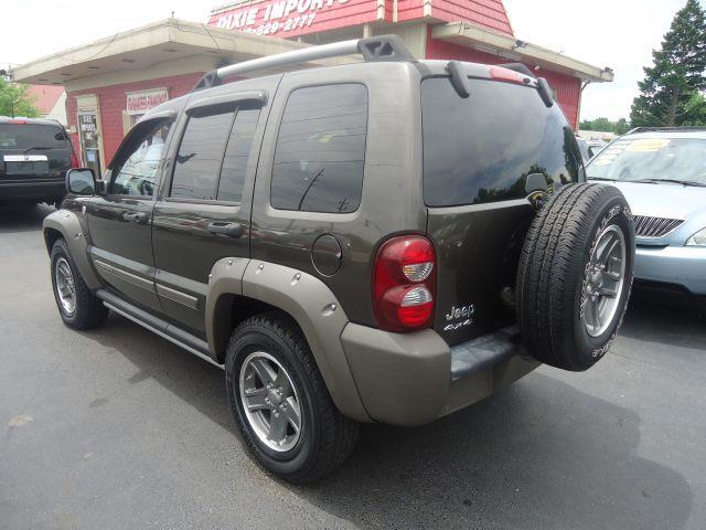 Jeep Liberty 2005 photo 11