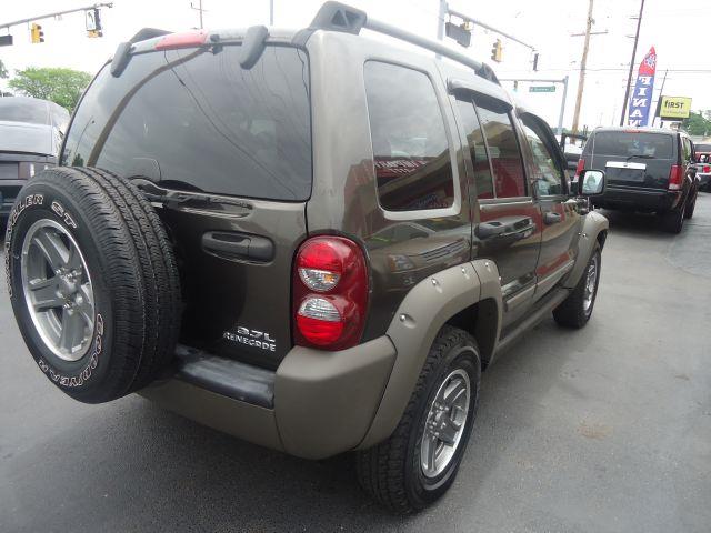 Jeep Liberty 2005 photo 13
