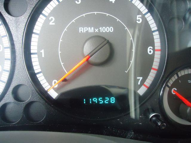 Jeep Liberty 2005 photo 2