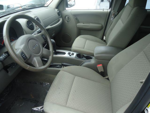 Jeep Liberty 2005 photo 8