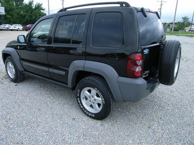 Jeep Liberty 2005 photo 2