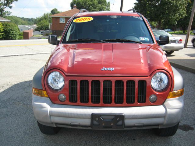 Jeep Liberty 2005 photo 2