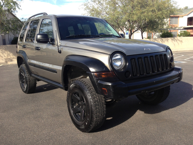Jeep Liberty 2005 photo 2