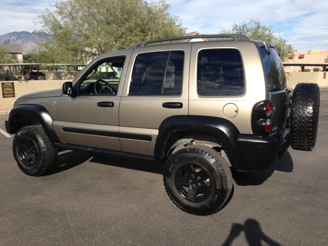 Jeep Liberty 2005 photo 3
