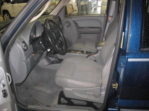 Jeep Liberty 2005 photo 2